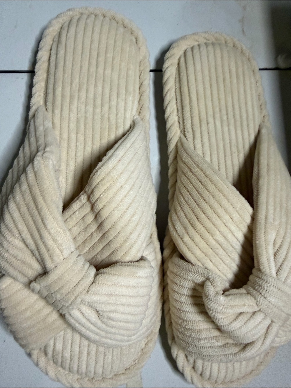Cozy Women's Cream Knotted Slide Slippers